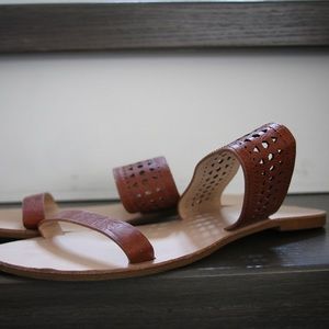 Leather flat sandals